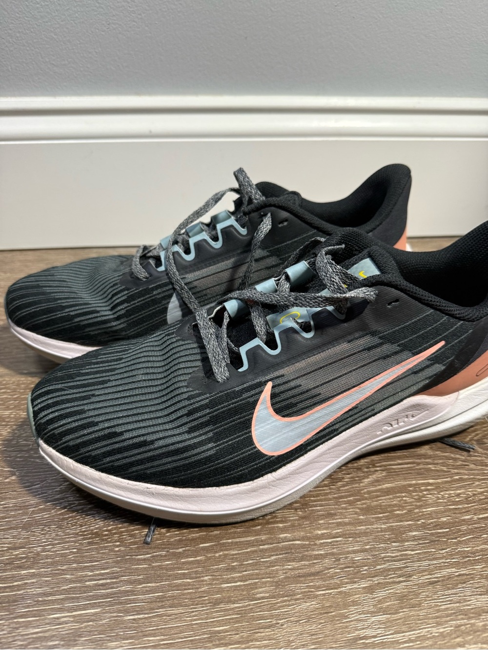 Nike Downshifter 13 Running Shoes Woman’s Size 10 Black/Gray/Coral